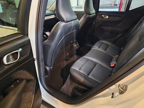 Used 2024 Volvo XC40 B5 Core AWD/4WD image 12
