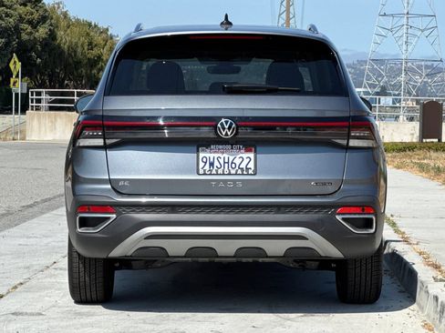 Certified 2026 Volkswagen Taos SE w/ Panoramic Sunroof Package AWD/4WD image 5