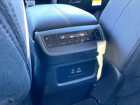 Used 2025 Nissan Pathfinder SV w/ SV Premium Package image 33