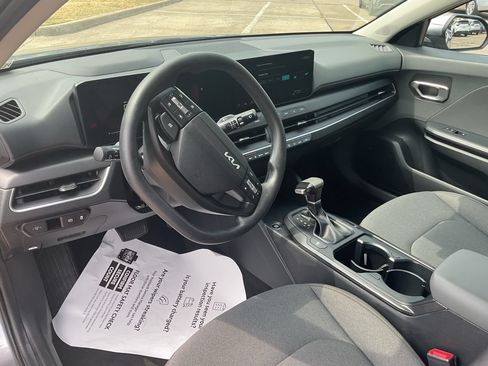 Used 2025 Kia K4 FWD image 12