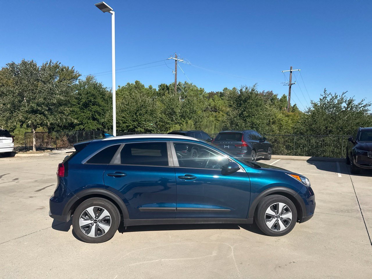 Used 2019 Kia Niro LX FWD image 4