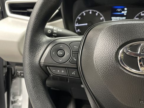 Used 2025 Toyota Corolla LE w/ Convenience Package image 21