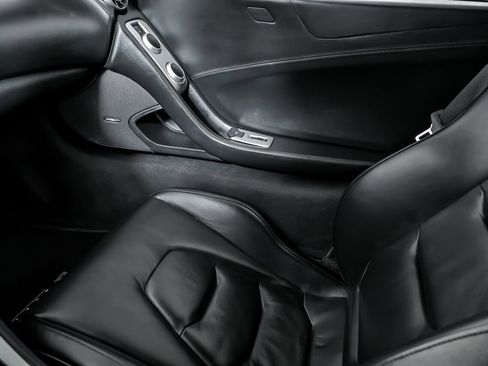 Used 2015 McLaren 650S Spider image 39