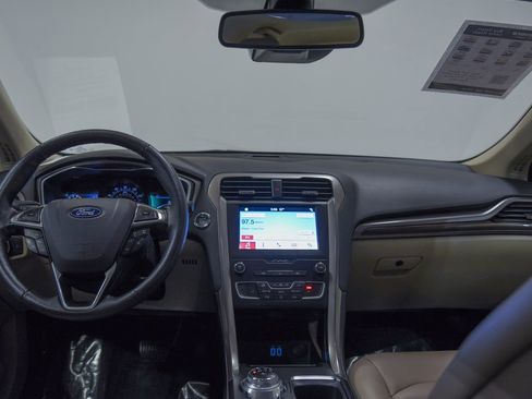 Used 2019 Ford Fusion SEL image 2