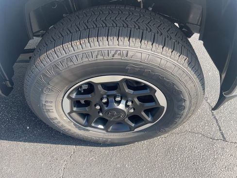Used 2025 RAM 2500 Laramie AWD/4WD image 5