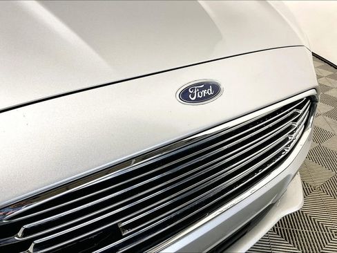 Used 2017 Ford Fusion SE w/ Equipment Group 201A image 28