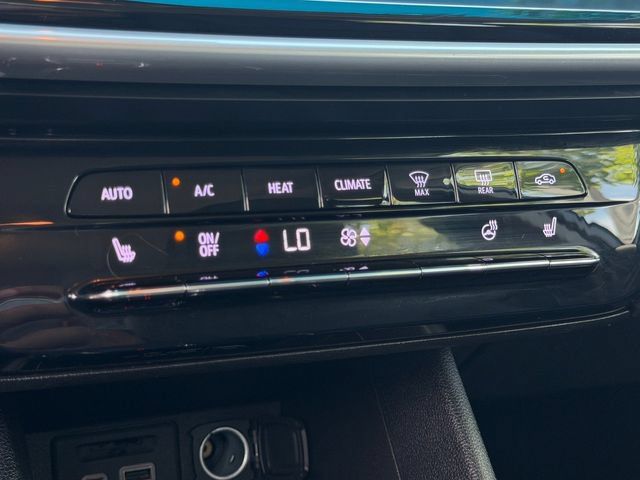 Used 2023 Chevrolet Bolt LT w/ Infotainment Package FWD image 19