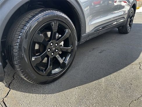 Certified 2023 Ford Explorer ST-Line w/ Class IV Trailer Tow Package image 12