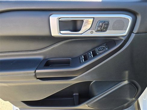 Used 2020 Ford Explorer Limited image 25
