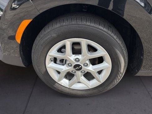 Certified 2025 Kia Soul LX FWD image 9