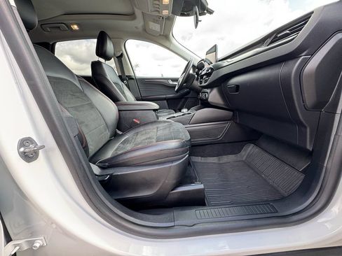 Certified 2022 Ford Escape SEL w/ SEL Stealth AWD Package image 13