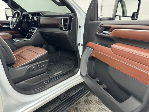Used 2024 GMC Sierra 2500 Denali Ultimate AWD/4WD image 38