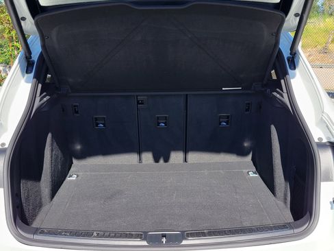 Used 2025 Porsche Macan image 32