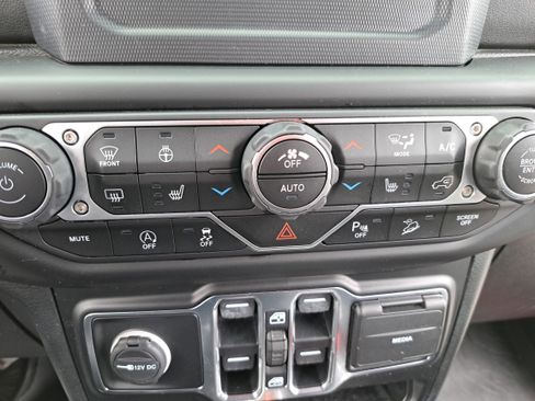 Used 2020 Jeep Wrangler Unlimited Sahara w/ Safety Group AWD/4WD image 21