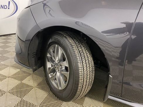 Used 2025 Toyota Sienna XLE w/ XLE Plus Package image 26