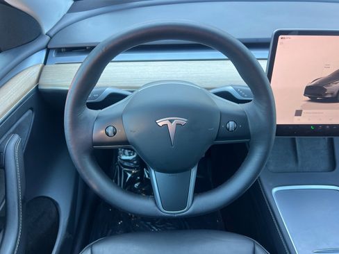Used 2023 Tesla Model Y Performance image 14