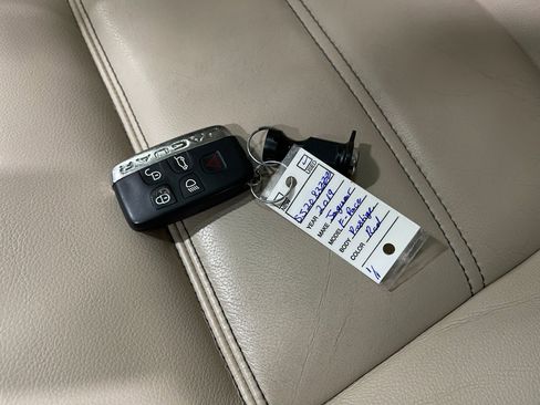 Used 2019 Jaguar F-PACE Prestige image 38