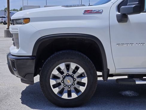 Used 2025 Chevrolet Silverado 2500 Custom w/ Custom Value Package AWD/4WD image 8