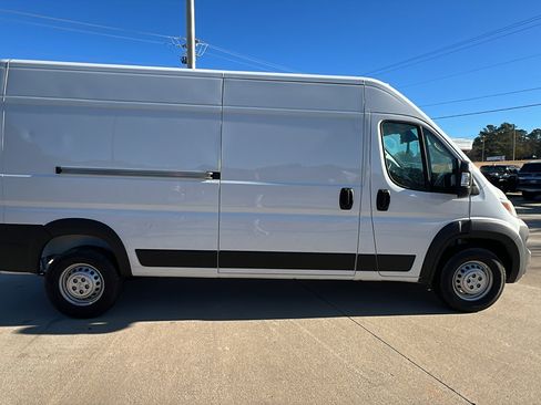 Used 2025 RAM ProMaster 2500 w/ Convenience Group image 7