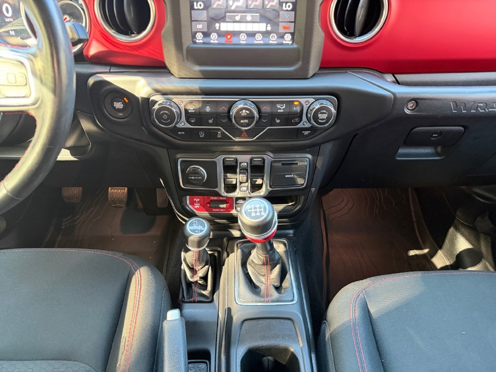 Used 2021 Jeep Wrangler Unlimited Rubicon w/ Cold Weather Group AWD/4WD image 16