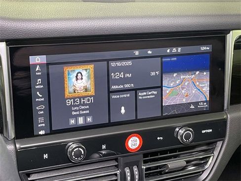 Used 2024 Porsche Macan image 29