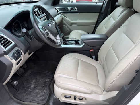 Used 2015 Ford Explorer XLT w/ Equipment Group 202B FWD image 15