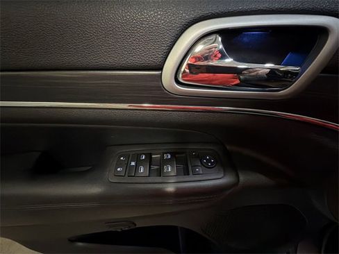 Used 2019 Jeep Grand Cherokee Limited image 13