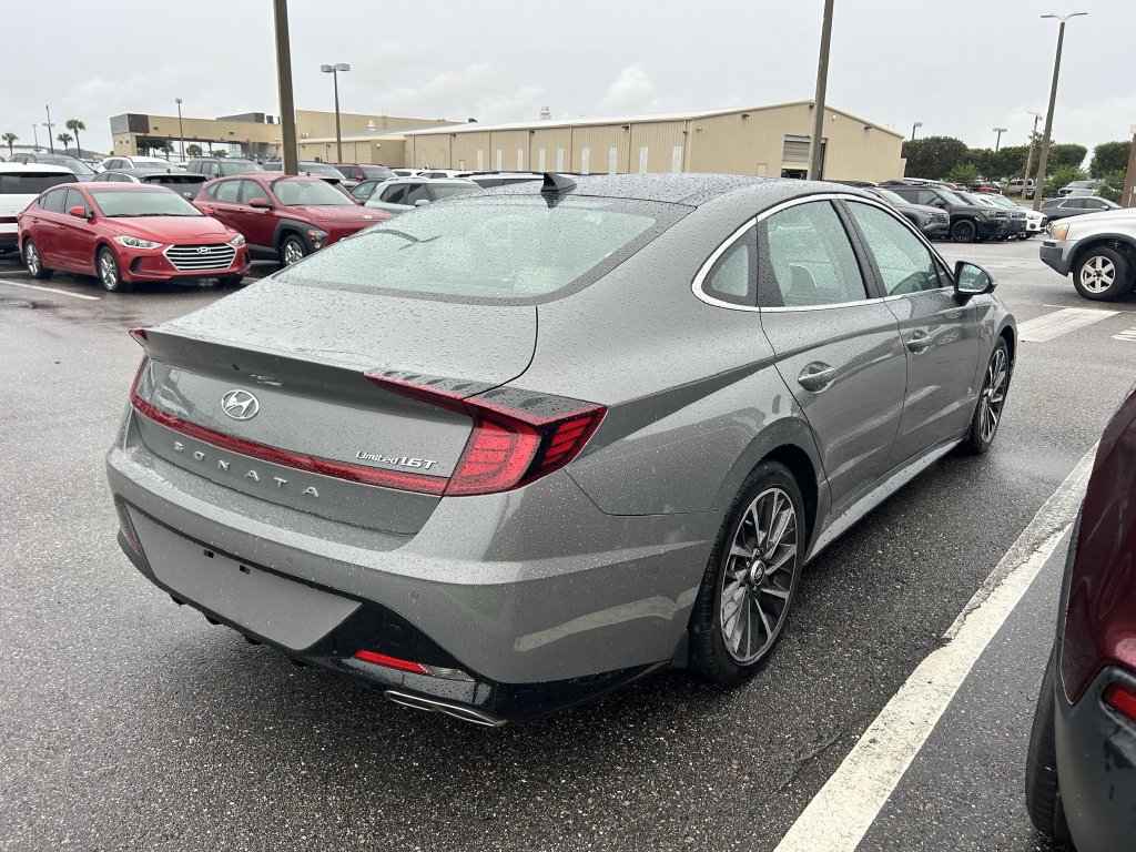 Used 2022 Hyundai Sonata Limited w/ Preferred Accessory Package FWD image 4