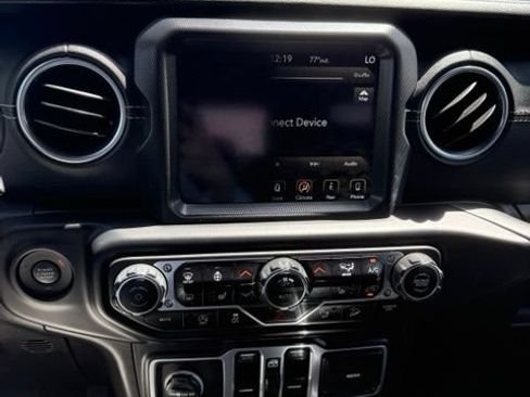 Used 2018 Jeep Wrangler Unlimited Sahara AWD/4WD image 22