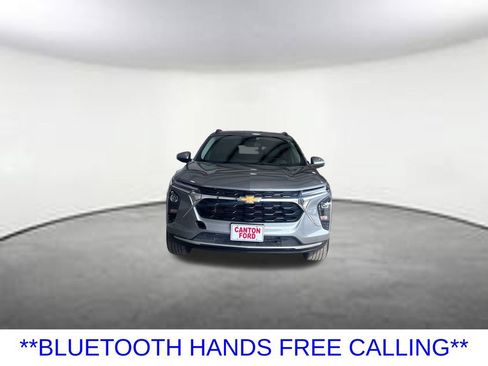 Used 2025 Chevrolet Trax LT FWD image 8