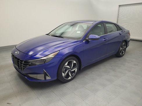 Used 2023 Hyundai Elantra Limited w/ Winter Weather Package FWD image 2