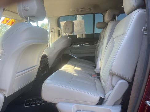 Used 2022 Jeep Wagoneer Series II image 10