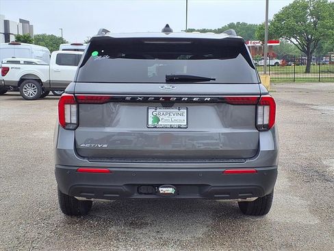 New 2026 Ford Explorer Active RWD image 12