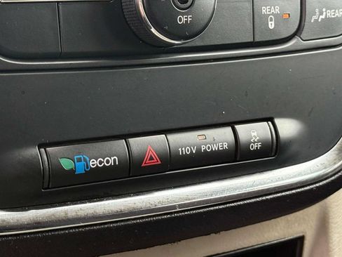 Used 2011 Dodge Grand Caravan Crew FWD image 26