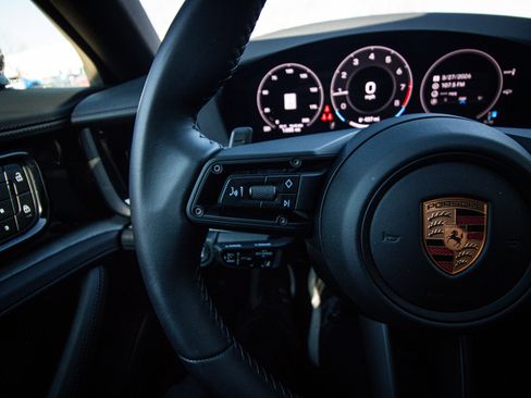 Used 2026 Porsche Panamera image 19