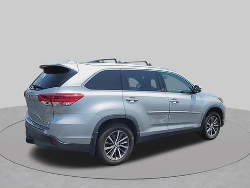 Used 2019 Toyota Highlander XLE AWD/4WD image 10