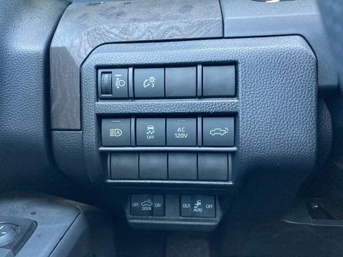 Used 2024 Toyota Tacoma Limited w/ Limited Package (LT) image 15