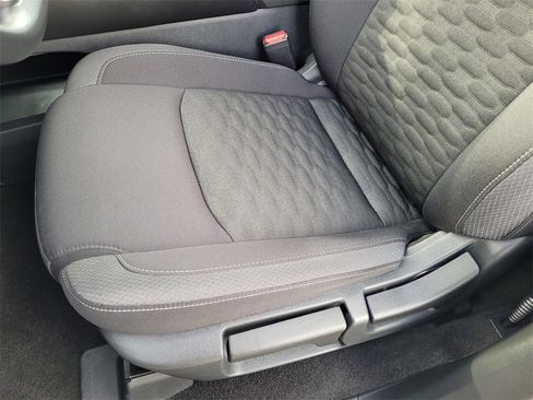 Used 2025 Nissan Pathfinder S image 12