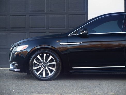 Used 2017 Lincoln Continental Premiere image 24