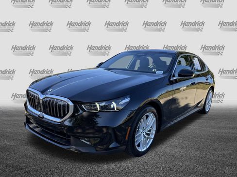 Used 2025 BMW 530i xDrive w/ Premium Package AWD/4WD image 5