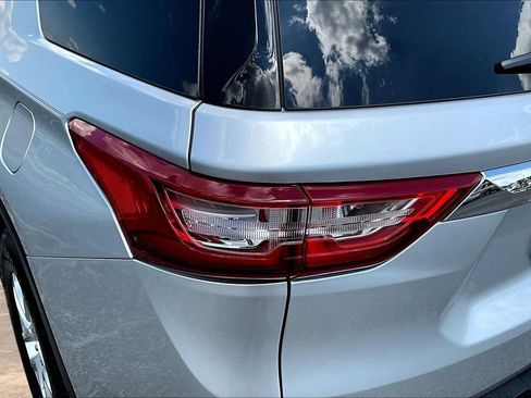 Used 2021 Chevrolet Traverse LS FWD image 25