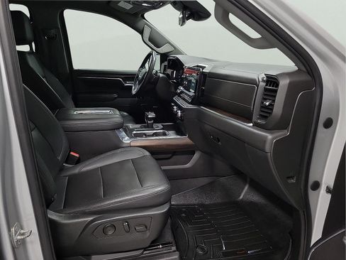 Used 2022 GMC Sierra 1500 SLT w/ SLT Premium Plus Package AWD/4WD image 14