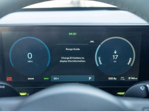 Used 2024 Hyundai Kona Limited image 24