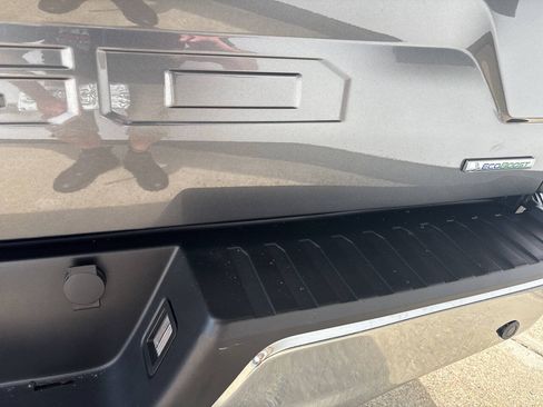 Used 2019 Ford F150 Lariat w/ Equipment Group 502A Luxury AWD/4WD image 17