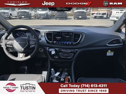 New 2026 Chrysler Pacifica Limited w/ Uconnect Theater Family Group FWD image 12