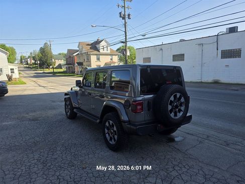Used 2018 Jeep Wrangler Unlimited Sahara w/ Dual Top Group AWD/4WD image 4