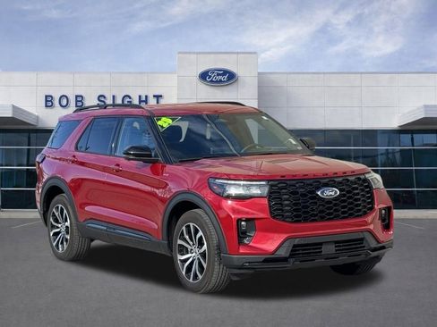 Used 2025 Ford Explorer ST-Line image 2