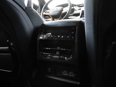 Used 2024 Jeep Grand Cherokee Summit AWD/4WD image 27