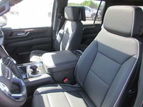 New 2026 GMC Yukon XL Elevation w/ Elevation Premium Package AWD/4WD image 12