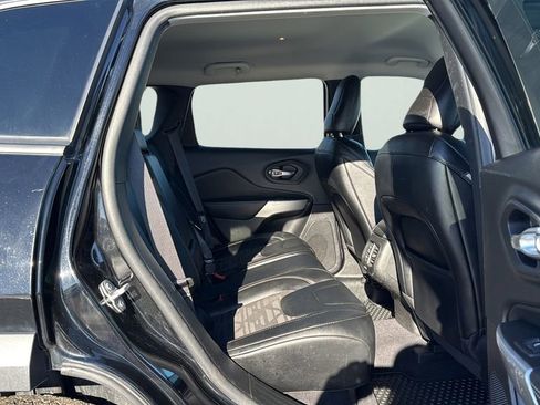 Used 2022 Jeep Cherokee Latitude w/ Trailer Tow Group image 12